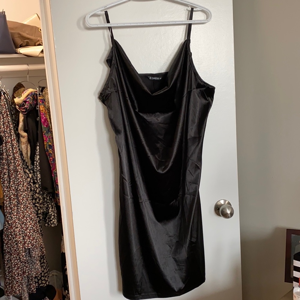 3/$20🦋 Black cowl neck dress SHEIN 4x